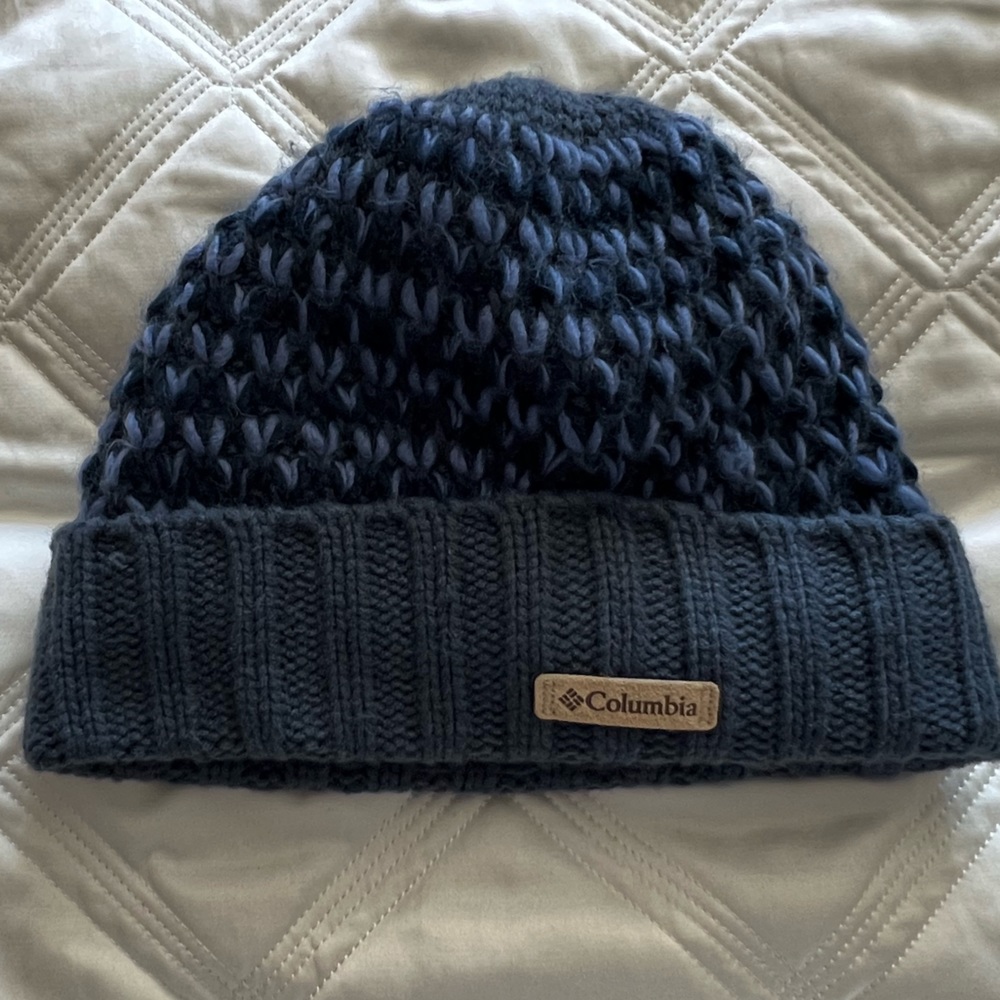 EUC Columbia Blue Columbia Knit Winter Hat 100% Acrylic Polyester Lining Unisex